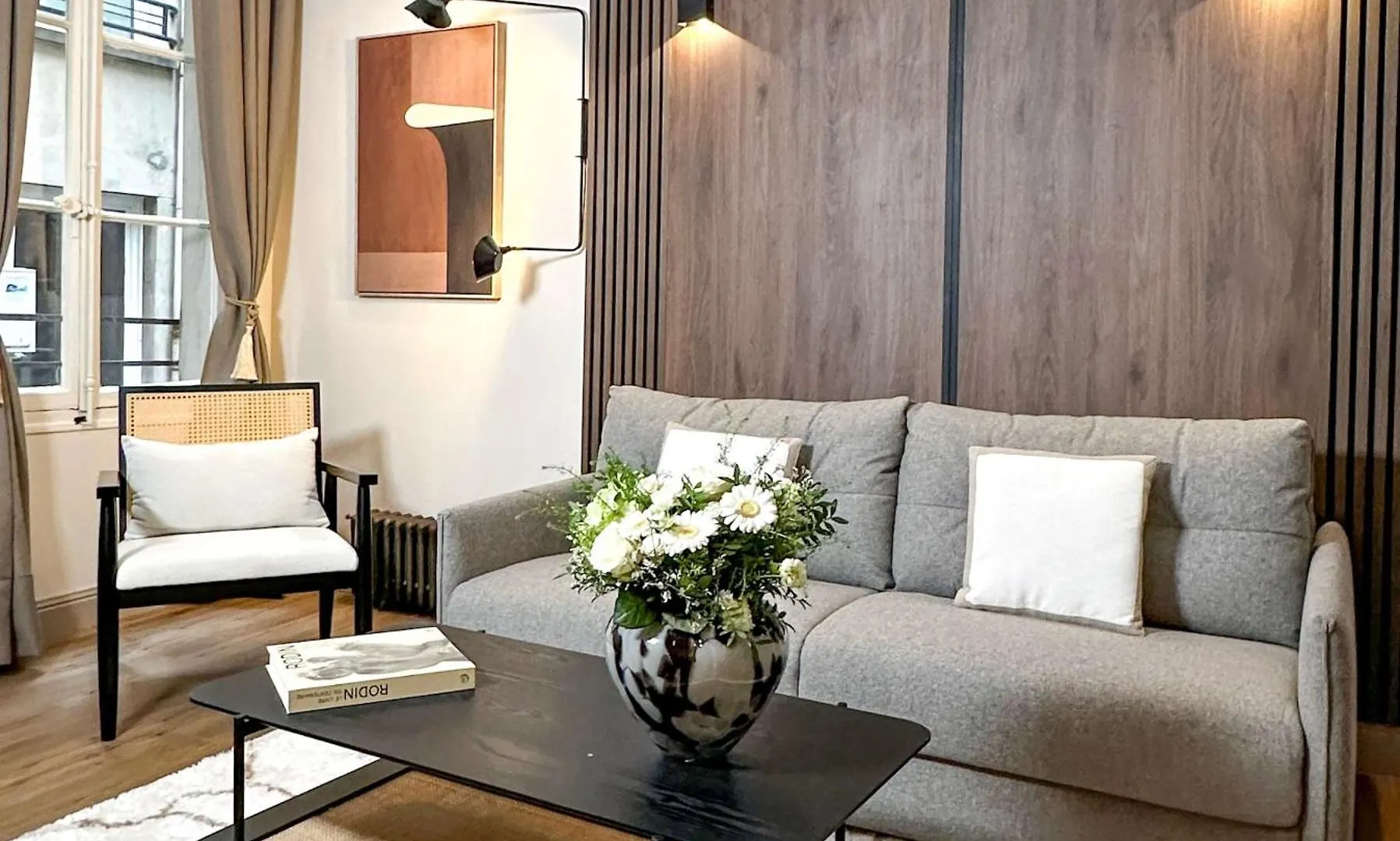 Unique Apartment At The Paris Bourse France