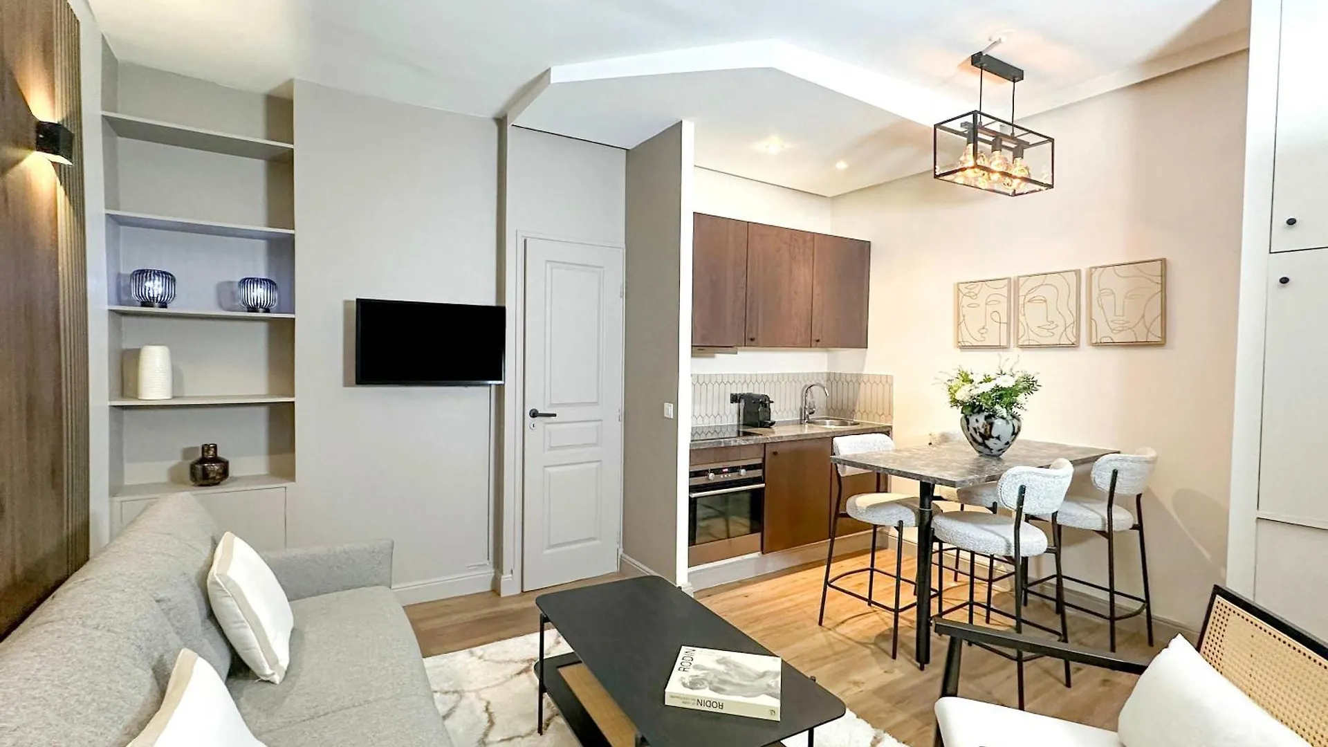 Unique Apartment At The Paris Bourse France